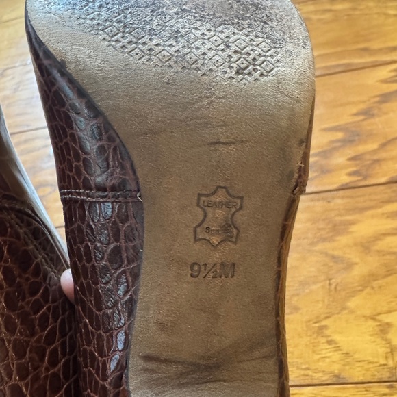 TORY BURCH Georgina BOOTIE Brown Crocodile Effect POINTY HEEL Size 9.5M - Picture 11 of 14